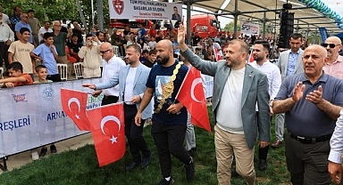 Arnavutköy'de Yağlı Güreş Coşkusu Zirveye Ulaştı