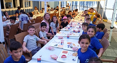 Başkan Ovalıoğlu’ndan minik sporculara öğle yemeği sürprizi 