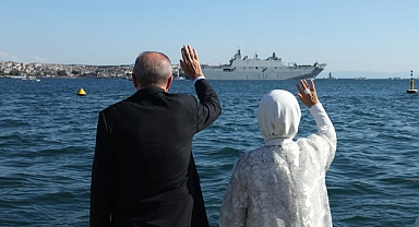 Cumhurbaşkanı Erdoğan, TEKNOFEST Mavi Vatan Geçiş Töreninde Donanmayı Selamladı
