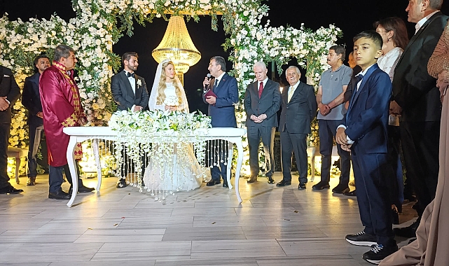 Dillere Destan Bir Düğün: İzsiz Ailesi Genç Çift İçin Bir Araya Geldi