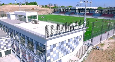 Gençlik ve Spor Bakanı Dr. Osman Aşkın Bak, Esenler Futbol Gelişim Merkezi'ni Ziyaret Etti