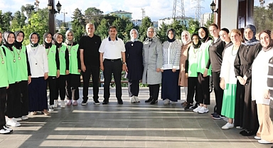 Kadınlar Sahada, Dayanışma Zirvede: İstanbul'da Voleybol Coşkusu!