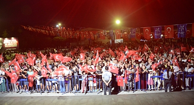 Küçükçekmece’de Zafer Coşkusu Meydanlara Sığmadı