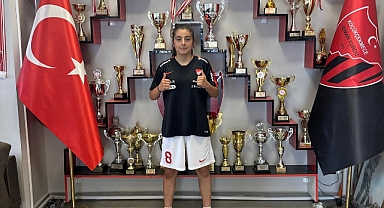 Küçükçekmece’nin Gururu Esila, Milli Formayla Sahada!