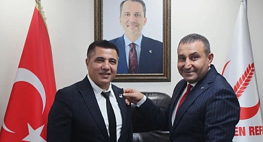 Ramazan Barışkan'dan Sürpriz Geçiş: Rozetini Nuri Özatan Taktı