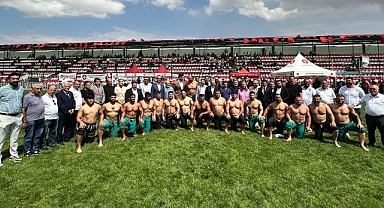 Rekor Katılımla Gerçekleşen Güreş Şöleni: Feyzullah Aktürk İkinci Kez Başpehlivan