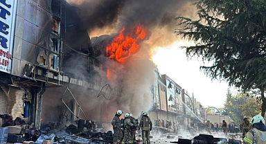 İSTOÇ’ta Korkutan Yangın: Alevler Çok Sayıda İş Yerini Sardı