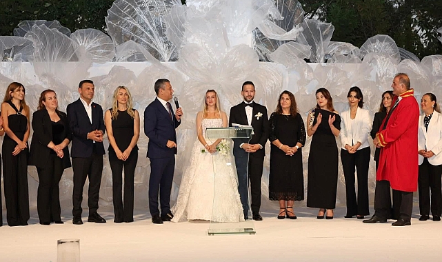 Siyaset Dünyasında Mutlu Bir Gün: Zeybek ve Armağan Aileleri Bir Araya Geldi