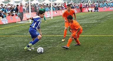 Türk Futbolunun Sessiz Çıkmazı: Altyapıdan Zirveye Giden Yol Neden Tıkanıyor?