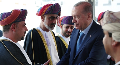 Cumhurbaşkanı Erdoğan, Umman Al Alam Sarayı’nda Resmî Törenle Karşılandı