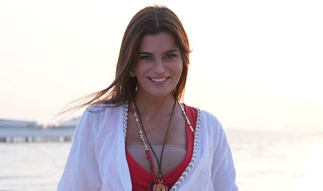 Ece Vahapoğlu, Dubai’de Dolunay Seremonisiyle Ruhsal Dönüşüm Yolculuğu Başlattı