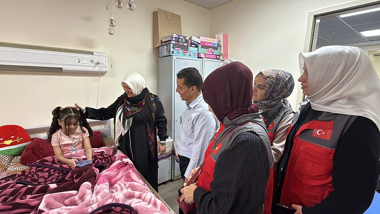 Sadakataşı Mısır'da yaşayan Gazzeli ailelere yardım ulaştırdı