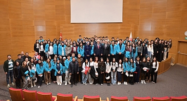 Esenyurt'un Gençleri Cumhuriyet'in Kalbinde Ata'ya Saygı Duruşunda