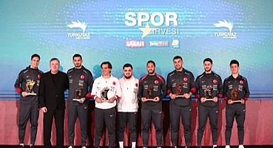 Hacıosmanoğlu, Montella ve Millîlerimiz, Turkuvaz Medya Spor Zirvesi'ne Katıldı