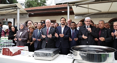 Türbe Dede Pilav Günü 102 Yaşında: Mahmutbey'de Birlik ve Vefa Sofrası