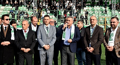 Küçükçekmece Metin Oktay Stadı’nda Yeni Kapalı Tribün Açıldı