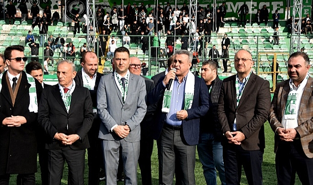 Küçükçekmece Metin Oktay Stadı’nda Yeni Kapalı Tribün Açıldı