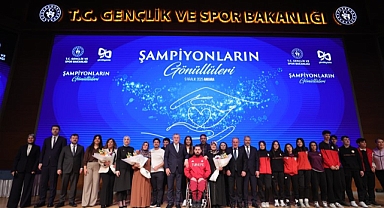 “Şampiyonların Gönüllüleri” Programında Sporcular ve Anneleri Bir Araya Geldi