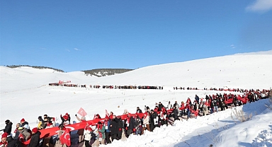 Ay-Yıldızlı Tören Alanı’nda Şehitler Dualarla Yâd Edildi