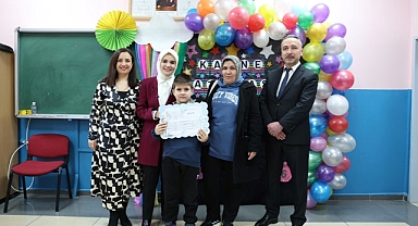 Bakan Göktaş, Şehit Çocuğunun Karne Heyecanına Ortak Oldu