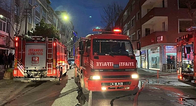 Küçükçekmece’de Kentsel Dönüşüm Binasında Çatı Yangını Paniğe Yol Açtı
