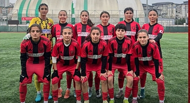 Küçükçekmece’nin Kızları Zirveye Koşuyor