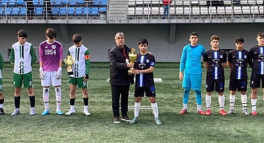 U16 Ligi’nde Şampiyonluk Kupaları Takdim Edildi