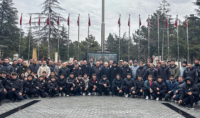 Yaşar Doğu Kabri Başında Dualarla Anıldı