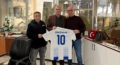 AK Parti Silivri İlçe Başkanı Sami Barlas’a Ziyaret ve Forma Hediyesi