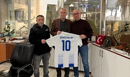 AK Parti Silivri İlçe Başkanı Sami Barlas’a Ziyaret ve Forma Hediyesi