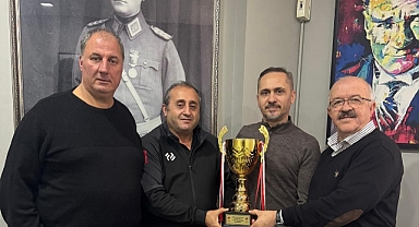 Çantaköyspor Şampiyonluk Kupasını Coşkuyla Kaldırdı