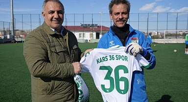 Erkan Kolçak Köstendil'den Kars 36 Spor'a Moral Ziyareti