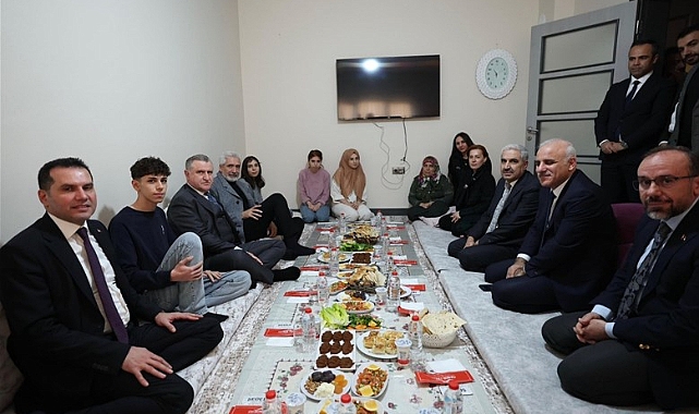 Gençlik ve Spor Bakanı Osman Aşkın Bak Diyarbakır’da Depremzede Ailelerle İftar Yaptı