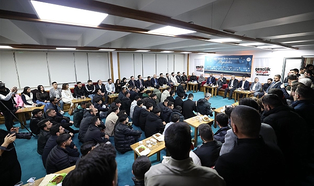 Gençlik ve Spor Bakanı Osman Aşkın Bak Diyarbakır’da Depremzede Ailelerle İftar Yaptı