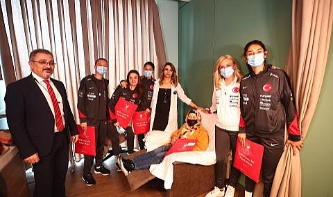 Kadın A Millî Takımı’ndan Hastalara Moral Ziyareti