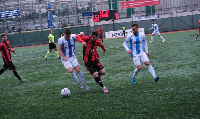 Küçükçekmece'de Soğuk Havada Sıcak Futbol: 5 Gol