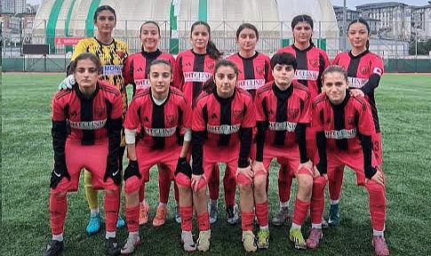 Küçükçekmece İdmanyurdu U17 Kız Takımı Namağlup Lider!