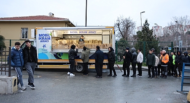 Küçükçekmeceliler İftar Sofralarında Bereketi Paylaşıyor