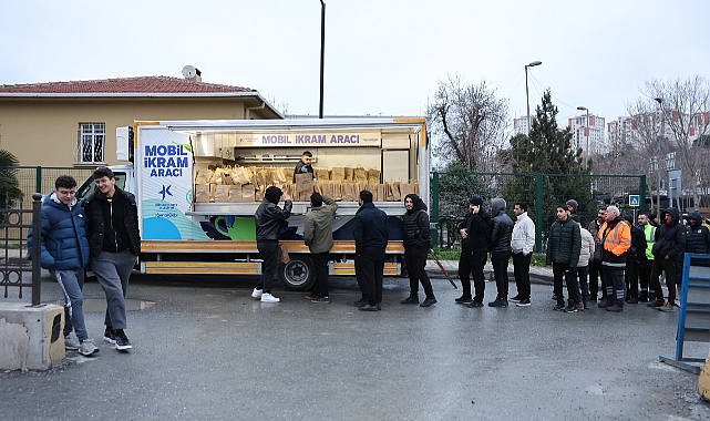 Küçükçekmeceliler İftar Sofralarında Bereketi Paylaşıyor