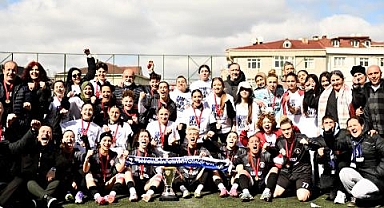 Avcılar Cihangirspor Kupasını Aldı