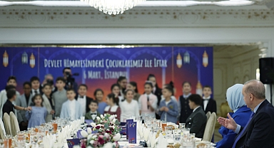 Cumhurbaşkanı Erdoğan ve eşi, devlet korumasındaki çocuklarla iftarda buluştu