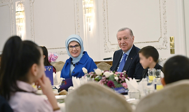 Cumhurbaşkanı Erdoğan ve eşi, devlet korumasındaki çocuklarla iftarda buluştu