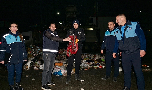 Esenyurt’ta Çöpe Atılan Altınlar Sahibine Teslim Edildi