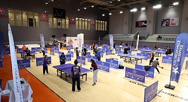 Genç Sporcular Küçükçekmece’de Masa Tenisi Kupası İçin Ter Döktü