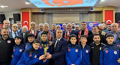 İstanbul’da Erzincanlıların Gururu: İstanbul Erzincanspor’dan Tarihi Başarı