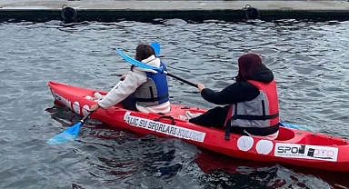 Üniversite Öğrencileri Haliç’te Kano Heyecanı Yaşadı