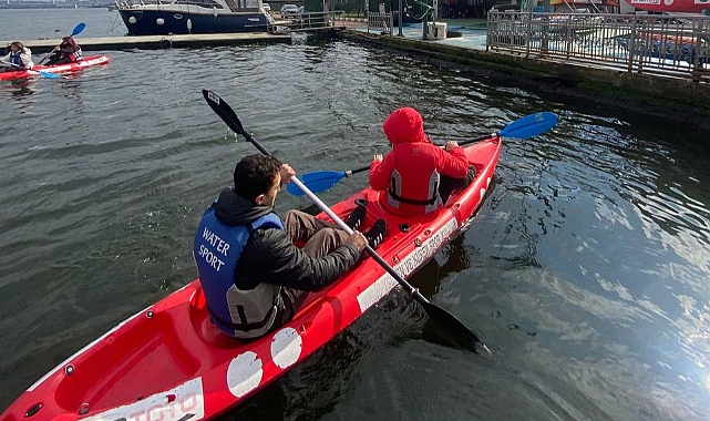 Üniversite Öğrencileri Haliç’te Kano Heyecanı Yaşadı