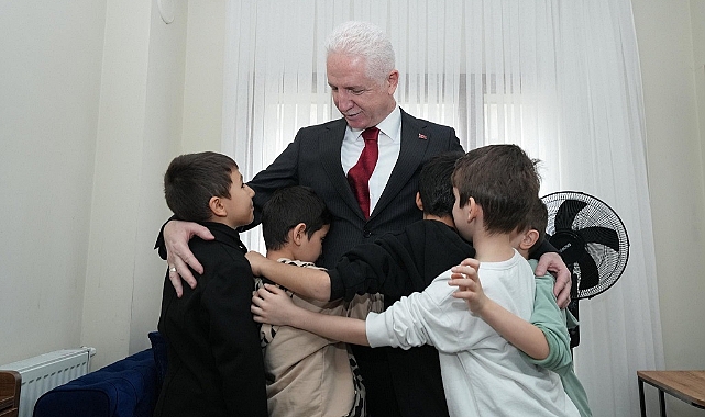 “Vali Gül, Bayramda İstanbul’un Dört Bir Yanında Vatandaşlarla Buluştu”