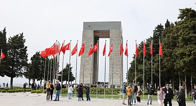 150 Emekli Çift Çanakkale’de Tarihi İzleri Takip Etti”