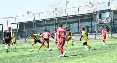 Başkanlar Kısa ve Canpolat Tribünde, Miniklere Moral Oldu